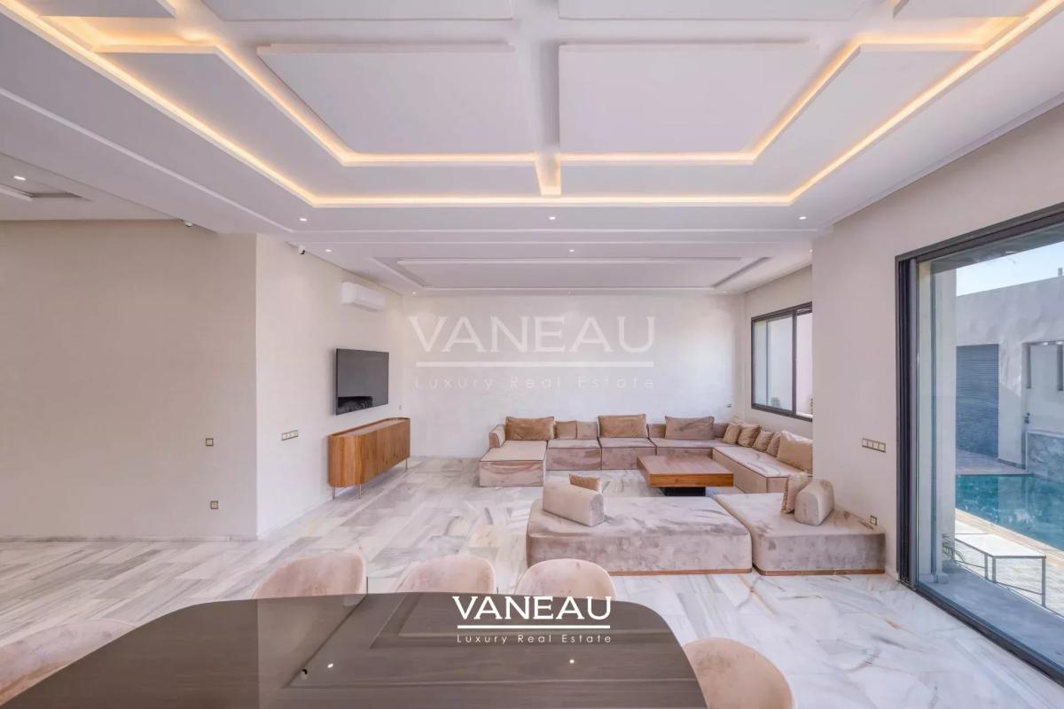 **À Vendre : Villa Spacieuse avec 5 Chambres à Marrakech**