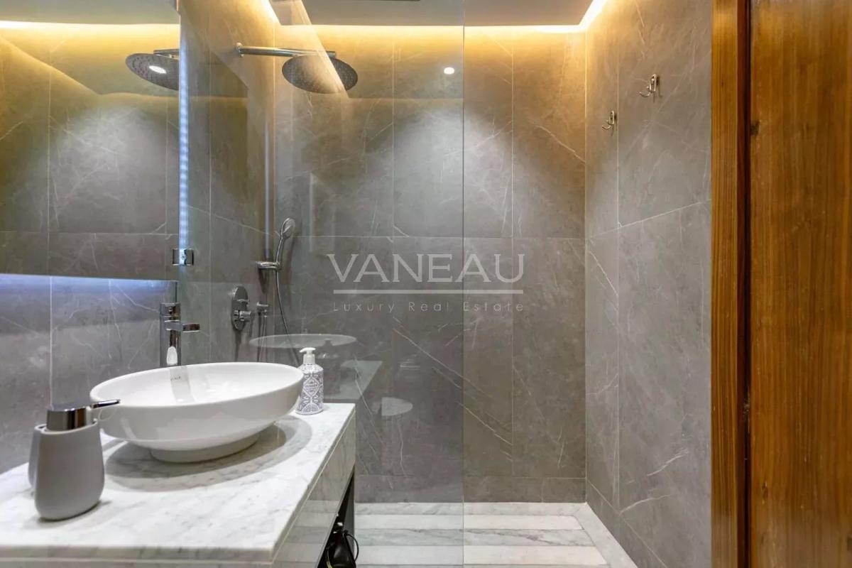 **À Vendre : Appartement Meublé 1 chambre dans le Centre de Guel