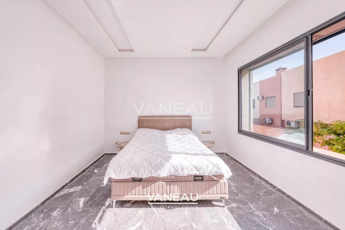 **À Vendre : Villa Spacieuse avec 5 Chambres à Marrakech**