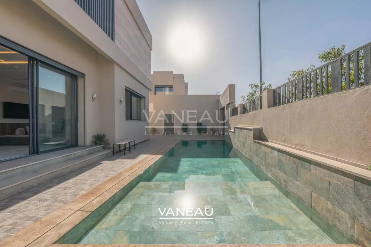 **À Vendre : Villa Spacieuse avec 5 Chambres à Marrakech**