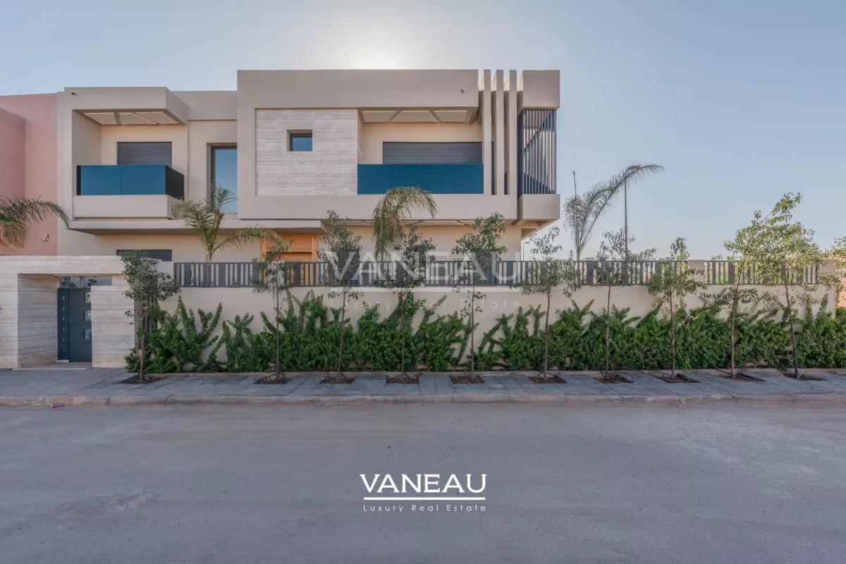 **À Vendre : Villa Spacieuse avec 5 Chambres à Marrakech**