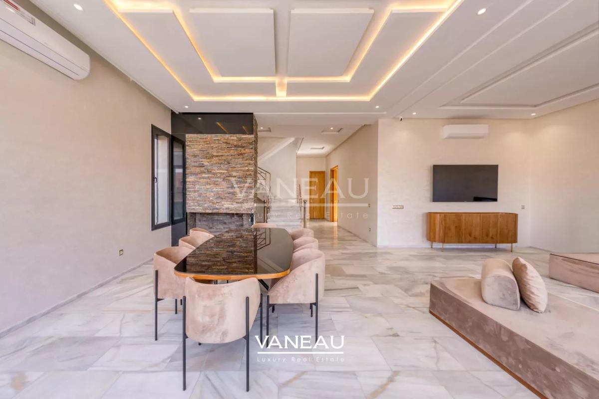 **À Vendre : Villa Spacieuse avec 5 Chambres à Marrakech**