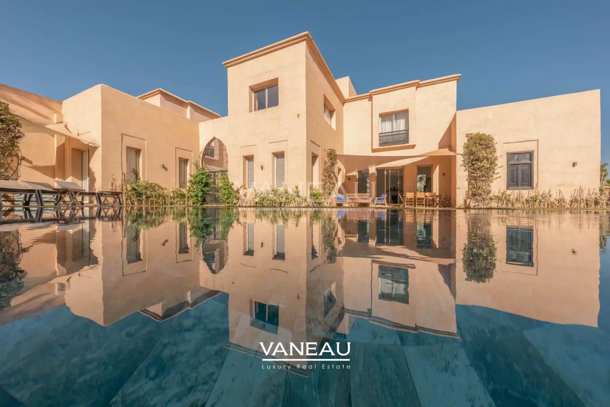 Sompteuse villa nichée au coeur de la Palmeraie