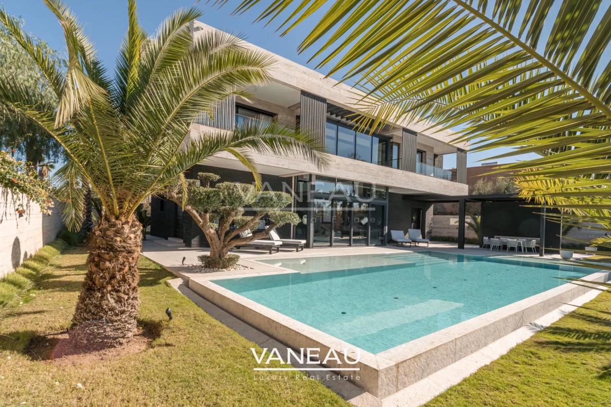 Villa neuve contemporaine a proximité de golfs prestigieux