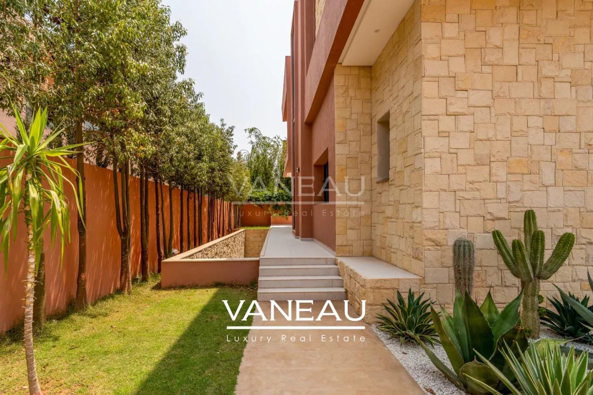 ***Luxueuse villa sur domaine golfique***