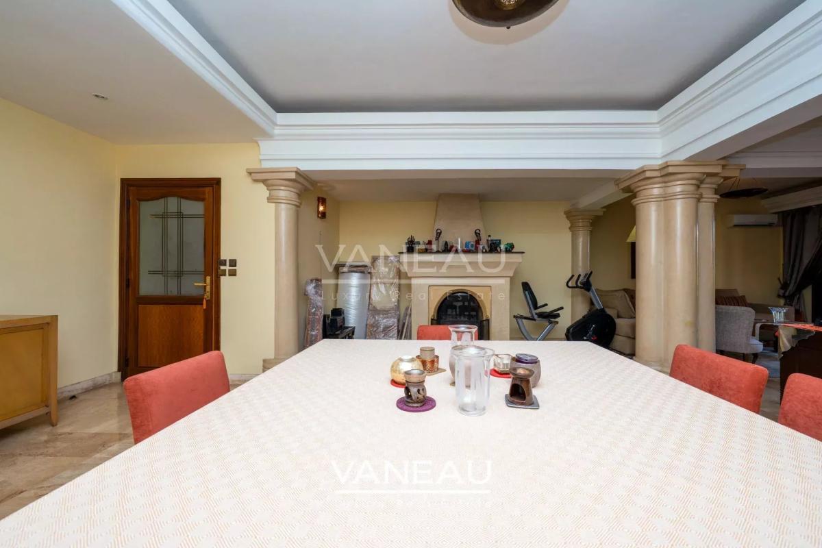 Grand appartement en duplex de trois chambres à la Palmeraie