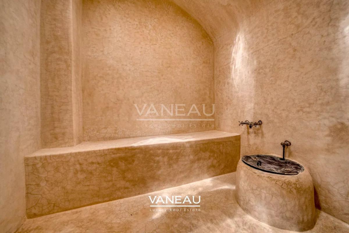 **À Vendre : Maison de ville de 400 m² à Marrakech**