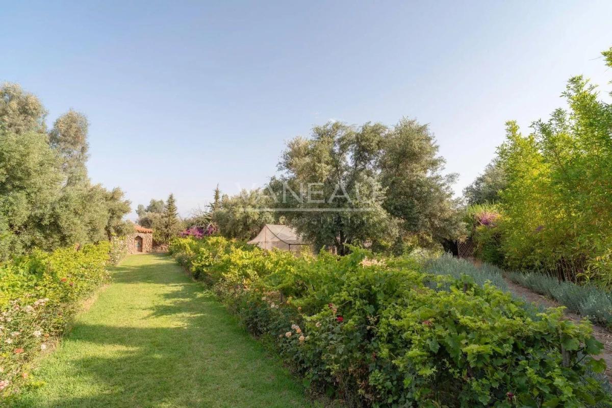 Un havre de paix au pied de l'Atlas sur 2 hectare avec VNA