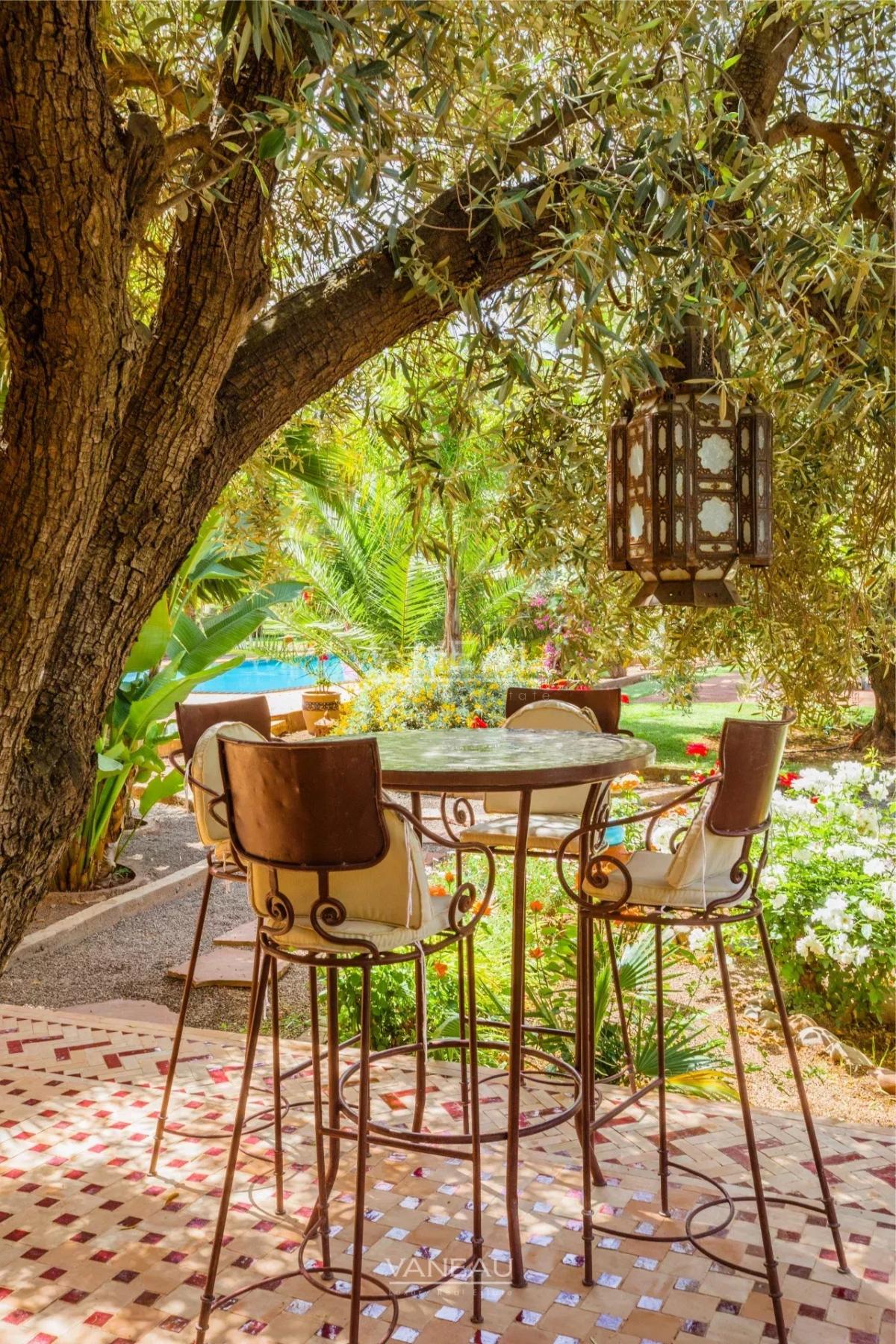 Un havre de paix au pied de l'Atlas sur 1 hectare avec VNA