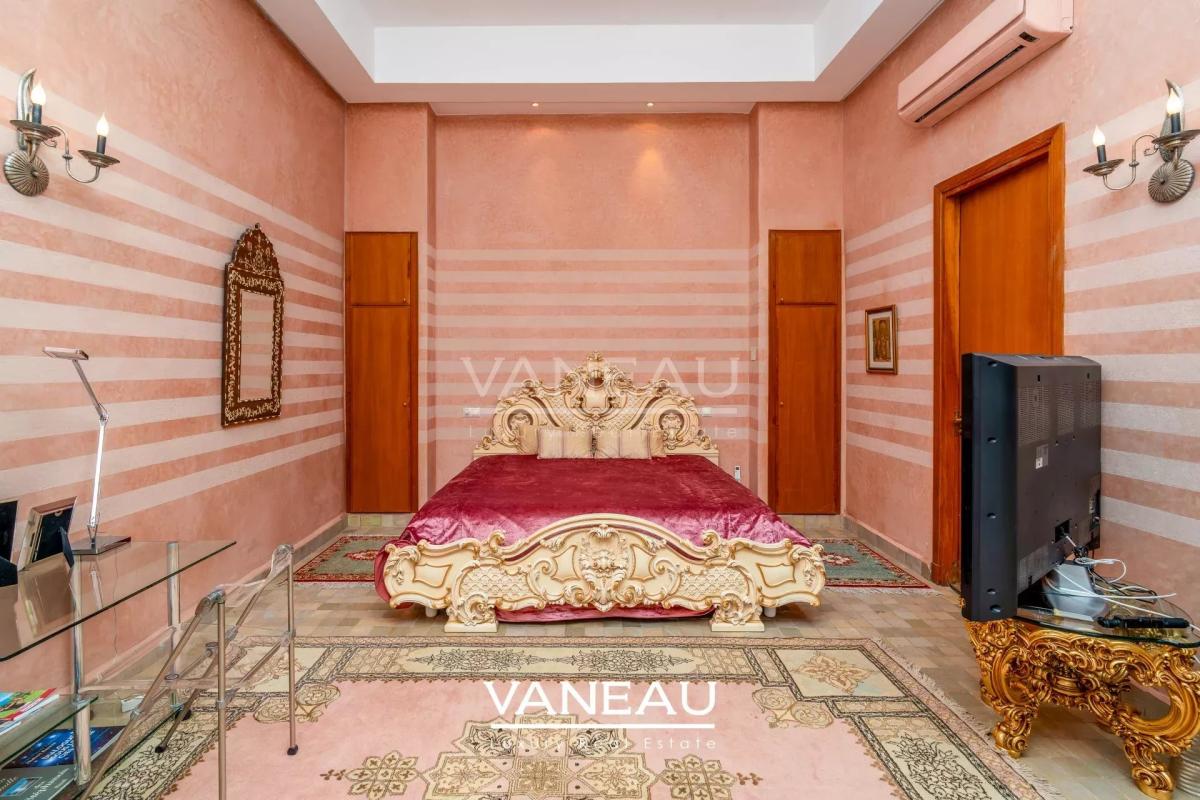 ***Villa au style Baroque vénitien****