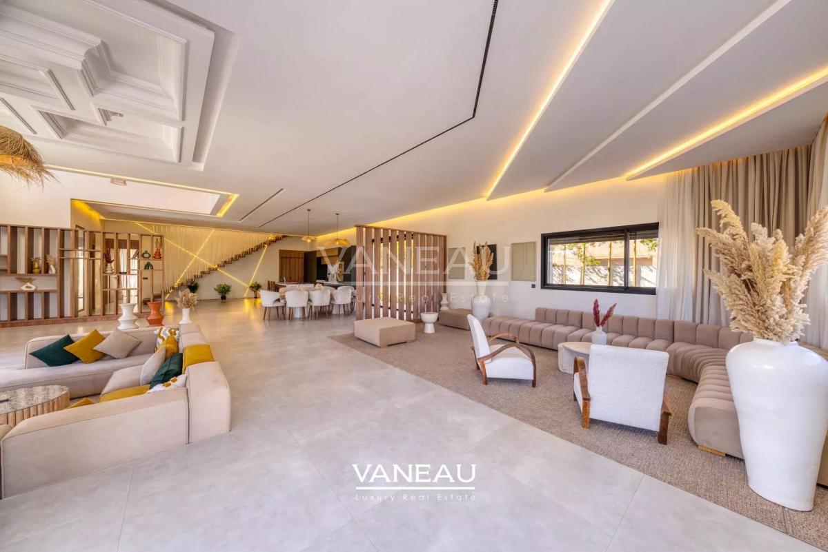 **À Vendre : Villa Moderne de 385 m² sur Golf à Marrakech**