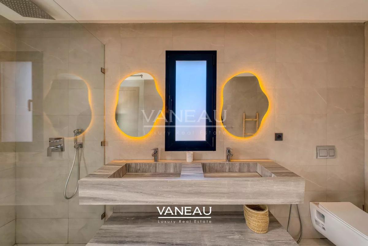 **À Vendre : Villa Moderne de 385 m² sur Golf à Marrakech**