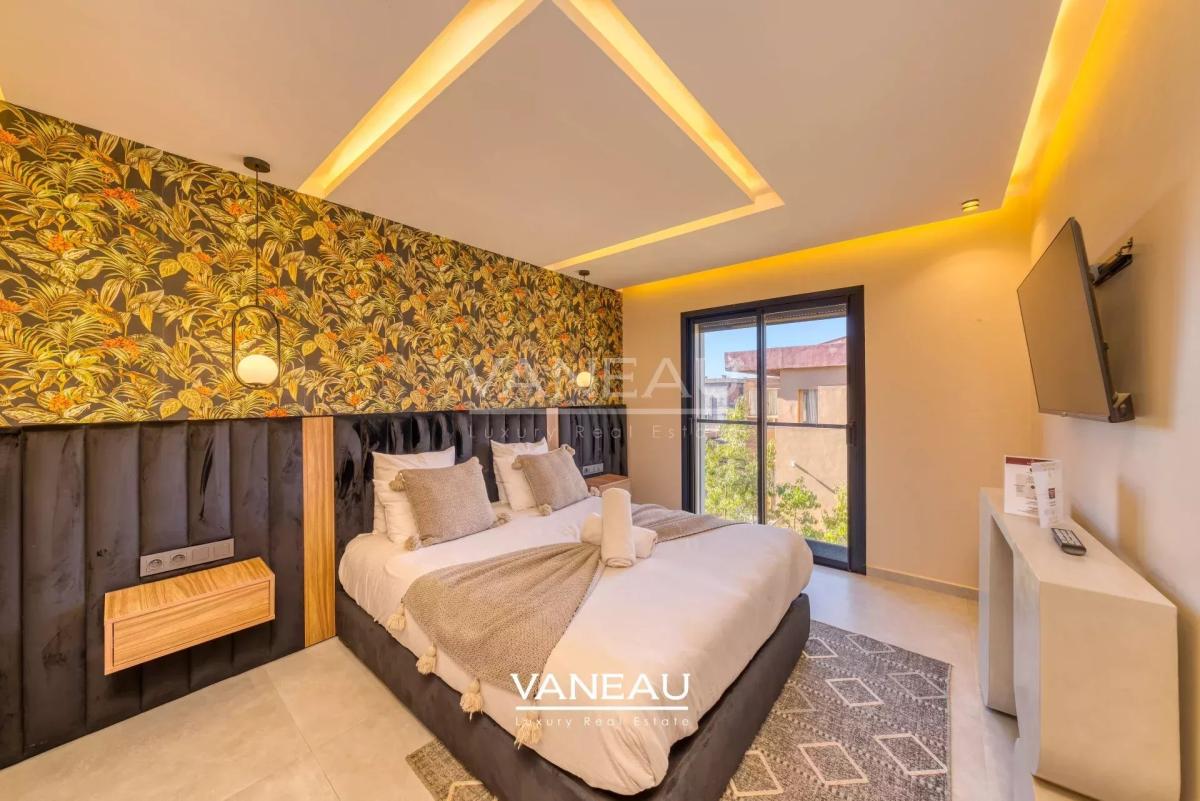 **À Vendre : Villa Moderne de 385 m² sur Golf à Marrakech**