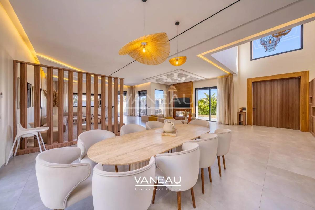 **À Vendre : Villa Moderne de 385 m² sur Golf à Marrakech**