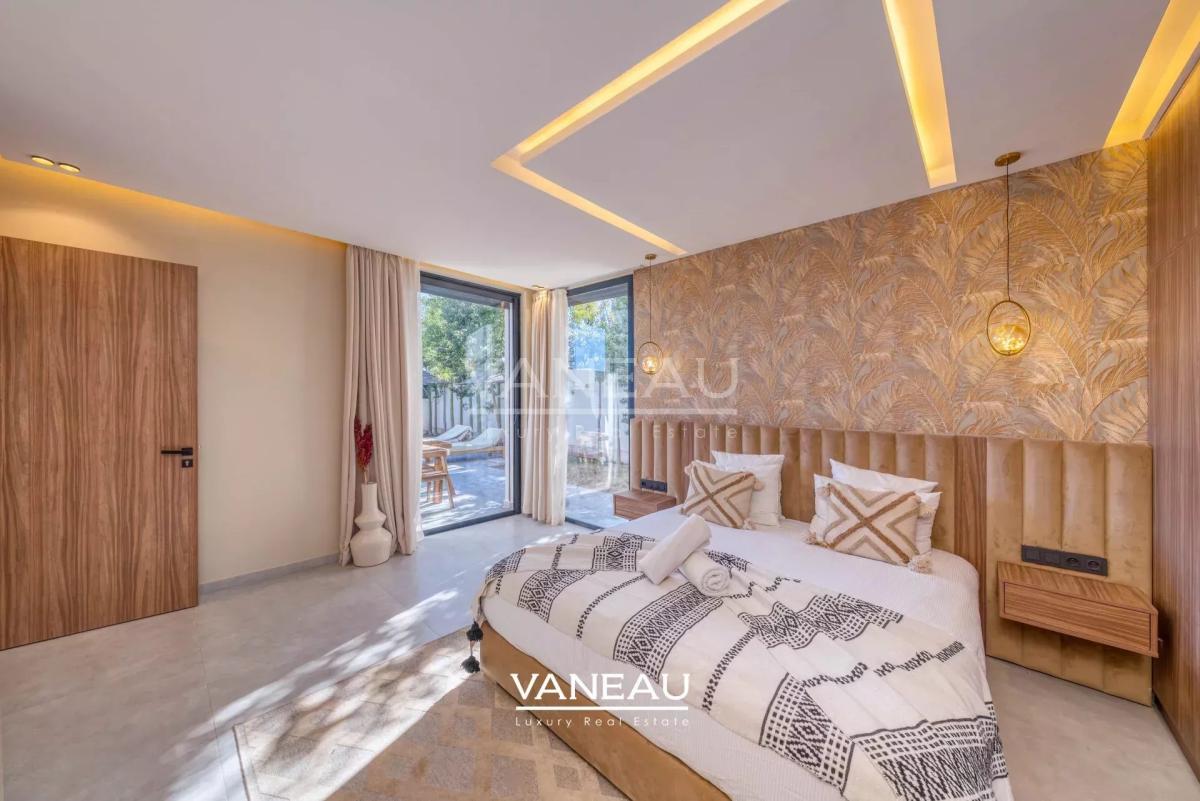 **À Vendre : Villa Moderne de 385 m² sur Golf à Marrakech**