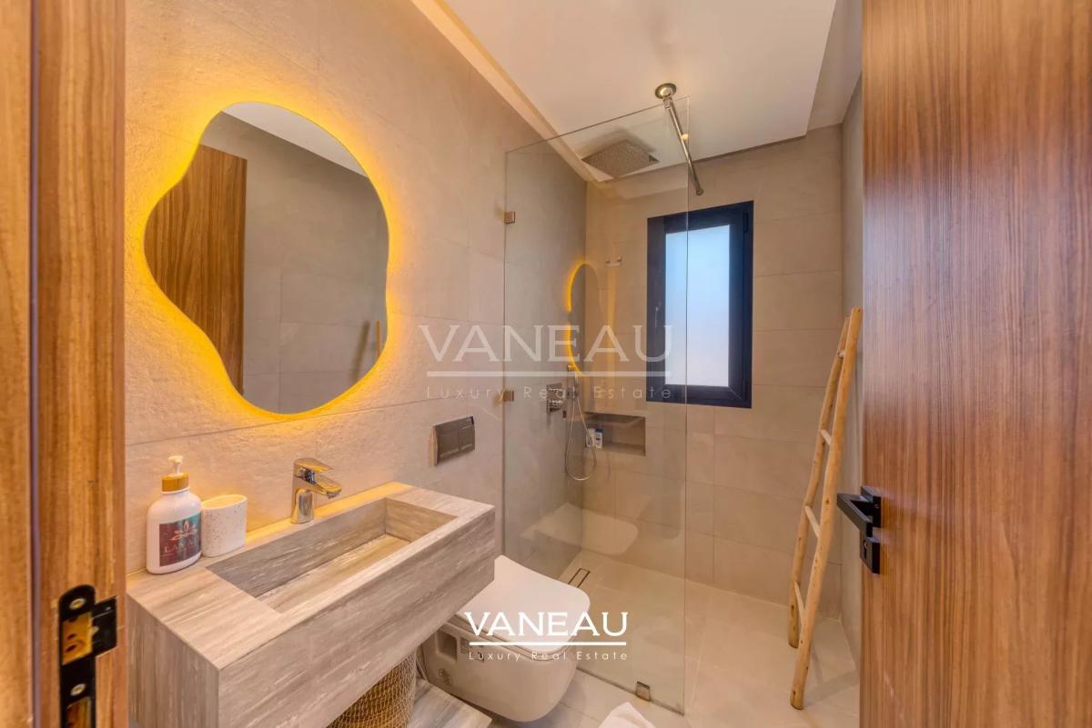 **À Vendre : Villa Moderne de 385 m² sur Golf à Marrakech**