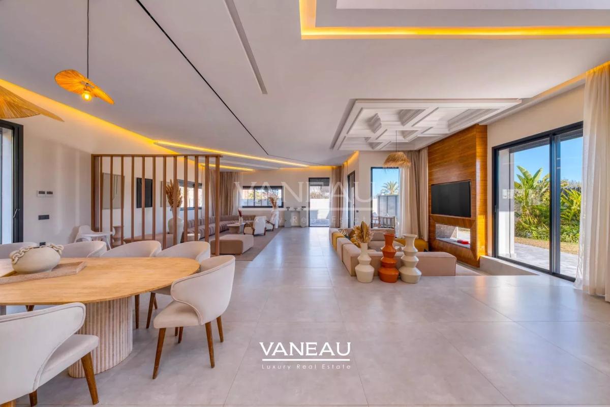 **À Vendre : Villa Moderne de 385 m² sur Golf à Marrakech**