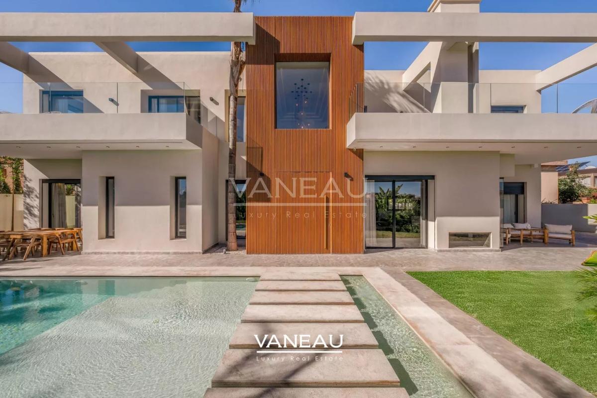 **À Vendre : Villa Moderne de 385 m² sur Golf à Marrakech**