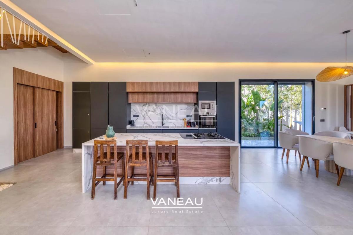 **À Vendre : Villa Moderne de 385 m² sur Golf à Marrakech**