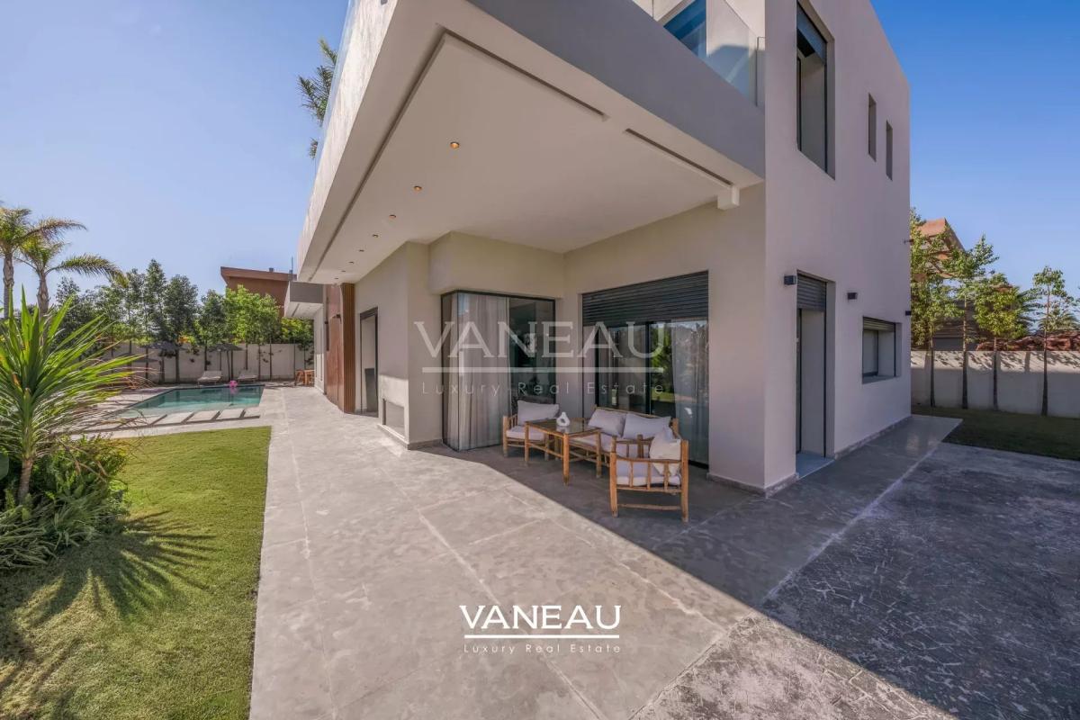 **À Vendre : Villa Moderne de 385 m² sur Golf à Marrakech**