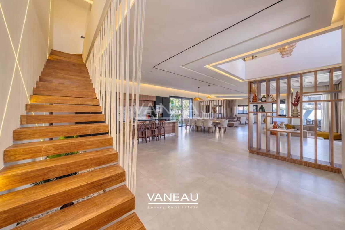 **À Vendre : Villa Moderne de 385 m² sur Golf à Marrakech**