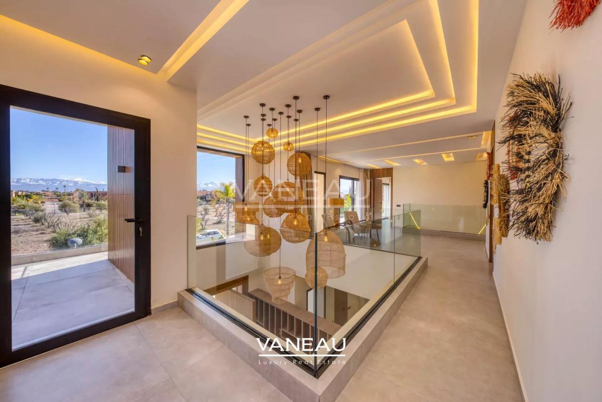 **À Vendre : Villa Moderne de 385 m² sur Golf à Marrakech**