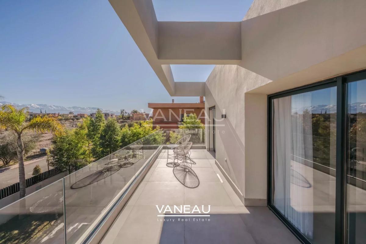 **À Vendre : Villa Moderne de 385 m² sur Golf à Marrakech**