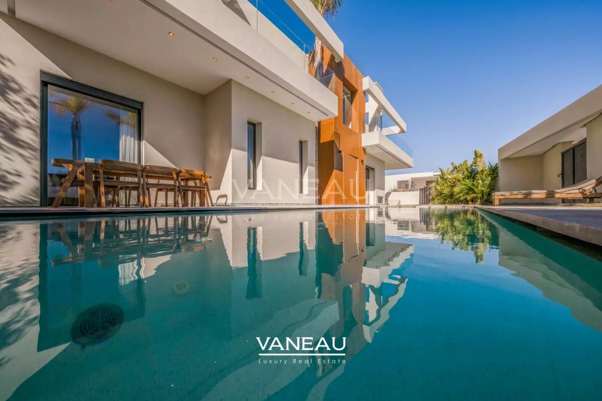 **À Vendre : Villa Moderne de 385 m² sur Golf à Marrakech**