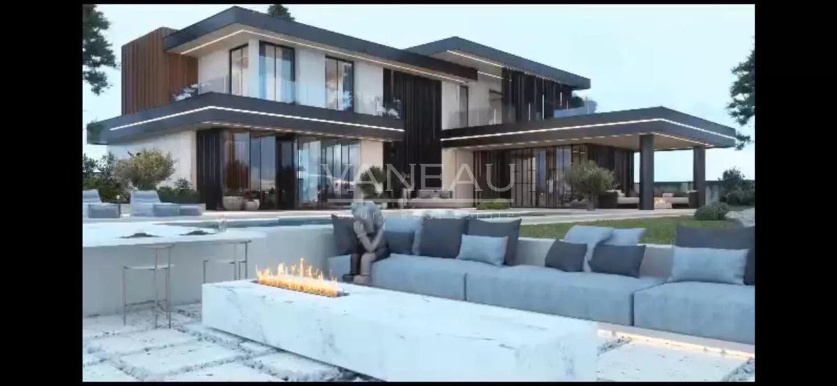 ***Route Ouarzazate Terrain de 2,7 hectare avec permis de constr