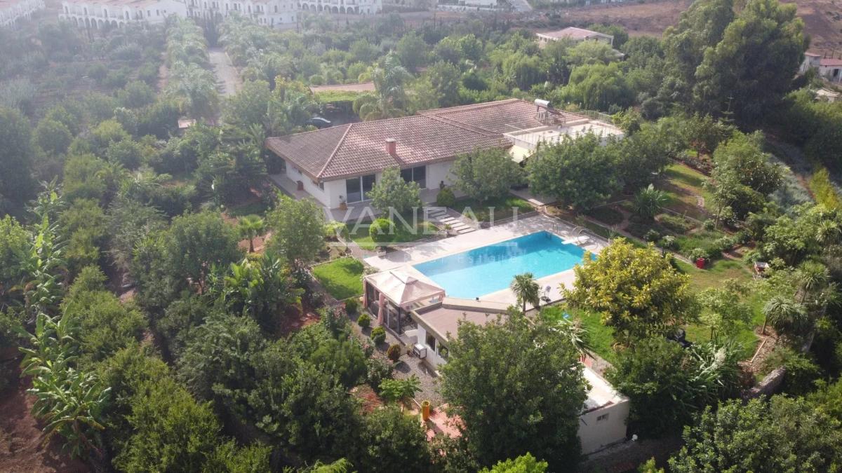 BENSLIMANE - DOMAINE DE PRESTIGE 13 HECTARES - 2 VILLAS DE LUXE 