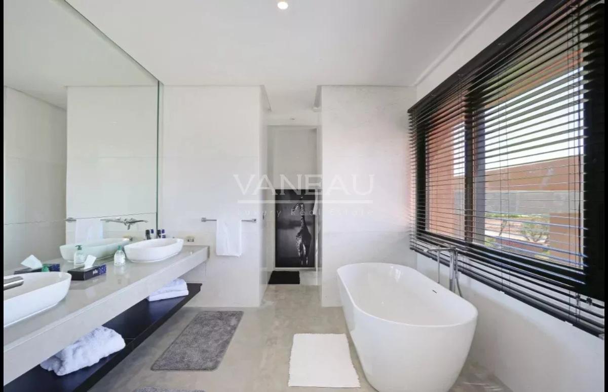 Magnifique villa contemporaine front de golf