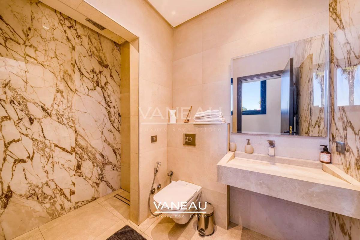 **À Vendre : Villa d’Exception sur le Golf Akenza à Marrakech**