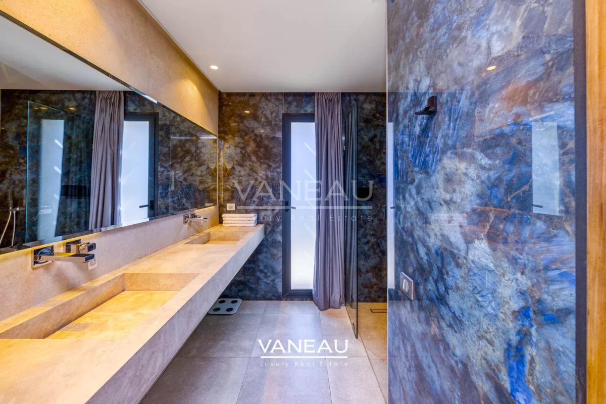 **À Vendre : Villa d’Exception sur le Golf Akenza à Marrakech**