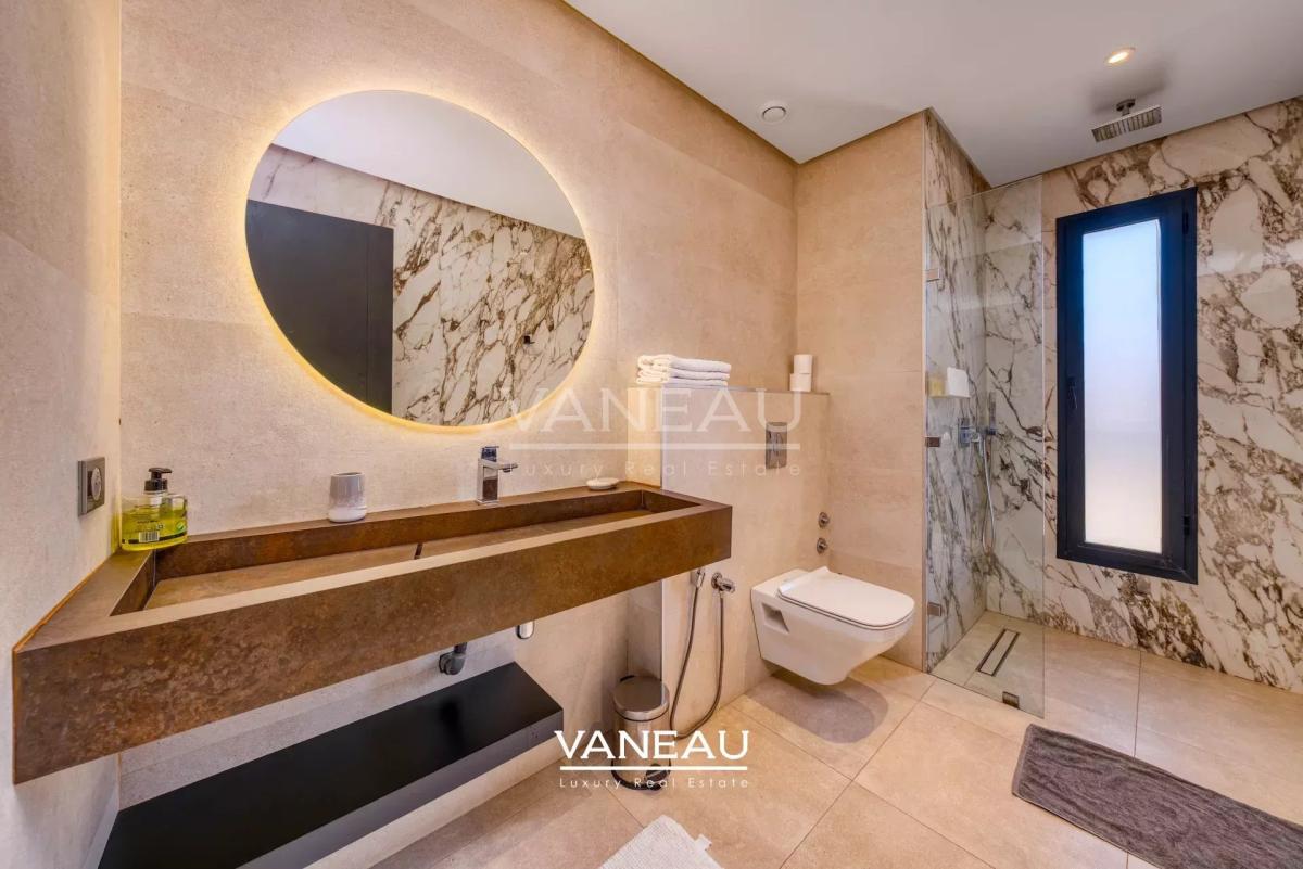 **À Vendre : Villa d’Exception sur le Golf Akenza à Marrakech**