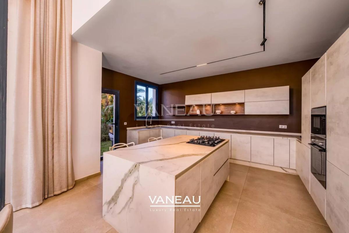 **À Vendre : Villa d’Exception sur le Golf Akenza à Marrakech**
