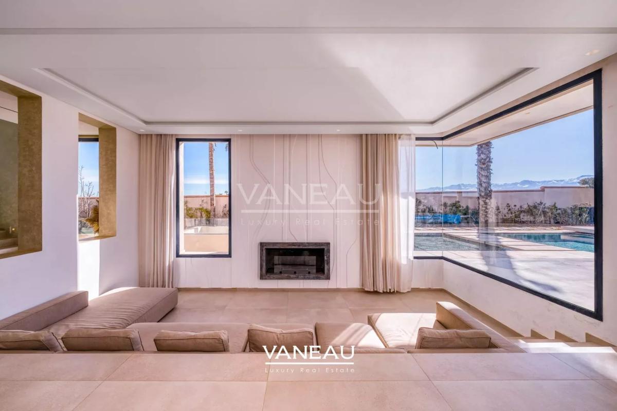 **À Vendre : Villa d’Exception sur le Golf Akenza à Marrakech**