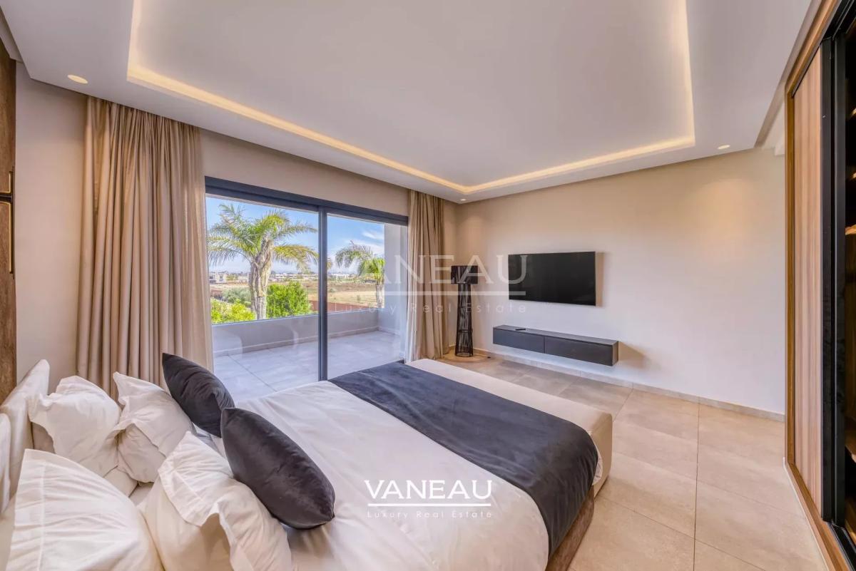 **À Vendre : Villa d’Exception sur le Golf Akenza à Marrakech**