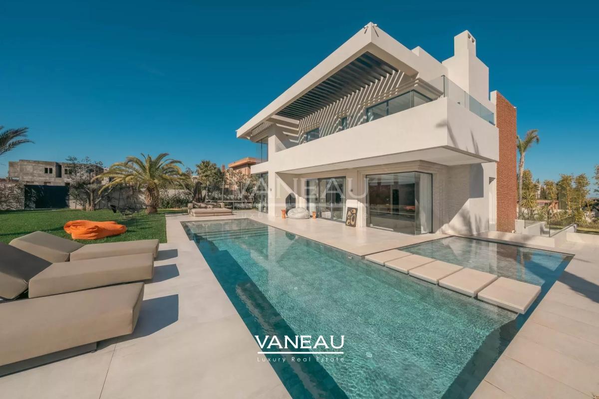 **À Vendre : Villa d’Exception sur le Golf Akenza à Marrakech**