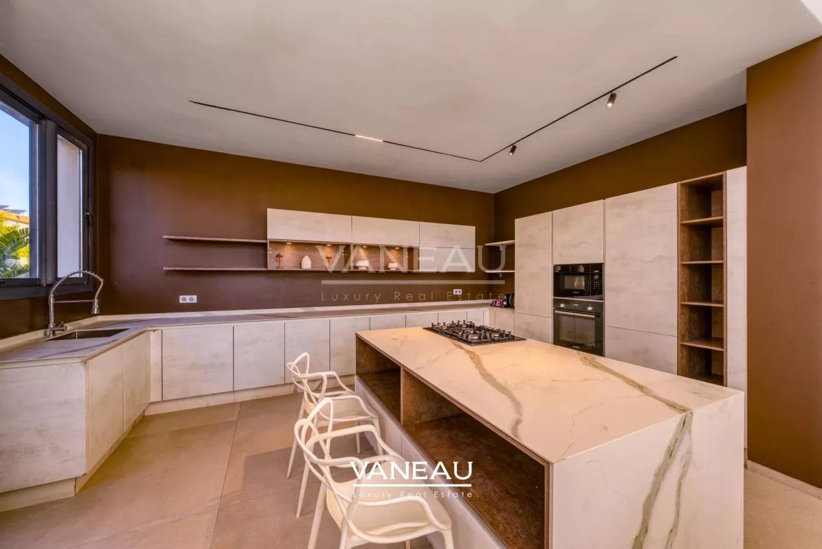 **À Vendre : Villa d’Exception sur le Golf Akenza à Marrakech**