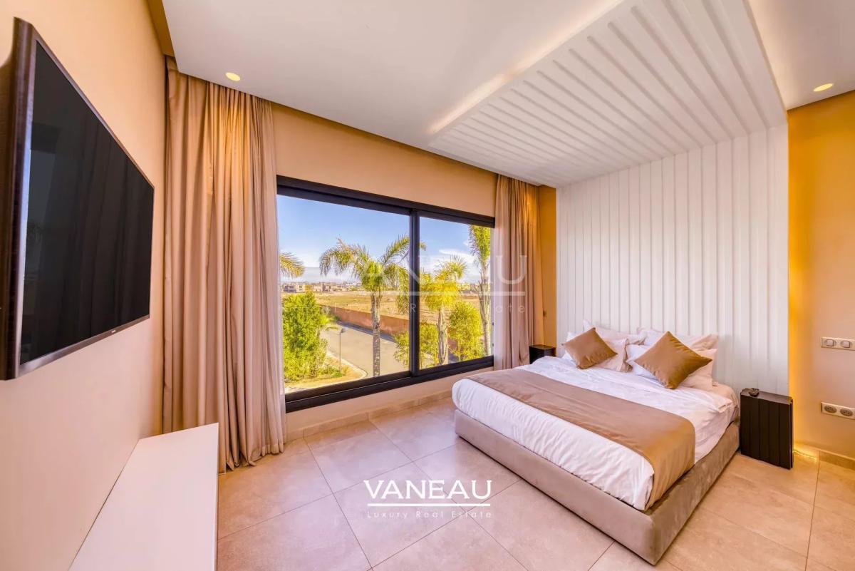 **À Vendre : Villa d’Exception sur le Golf Akenza à Marrakech**
