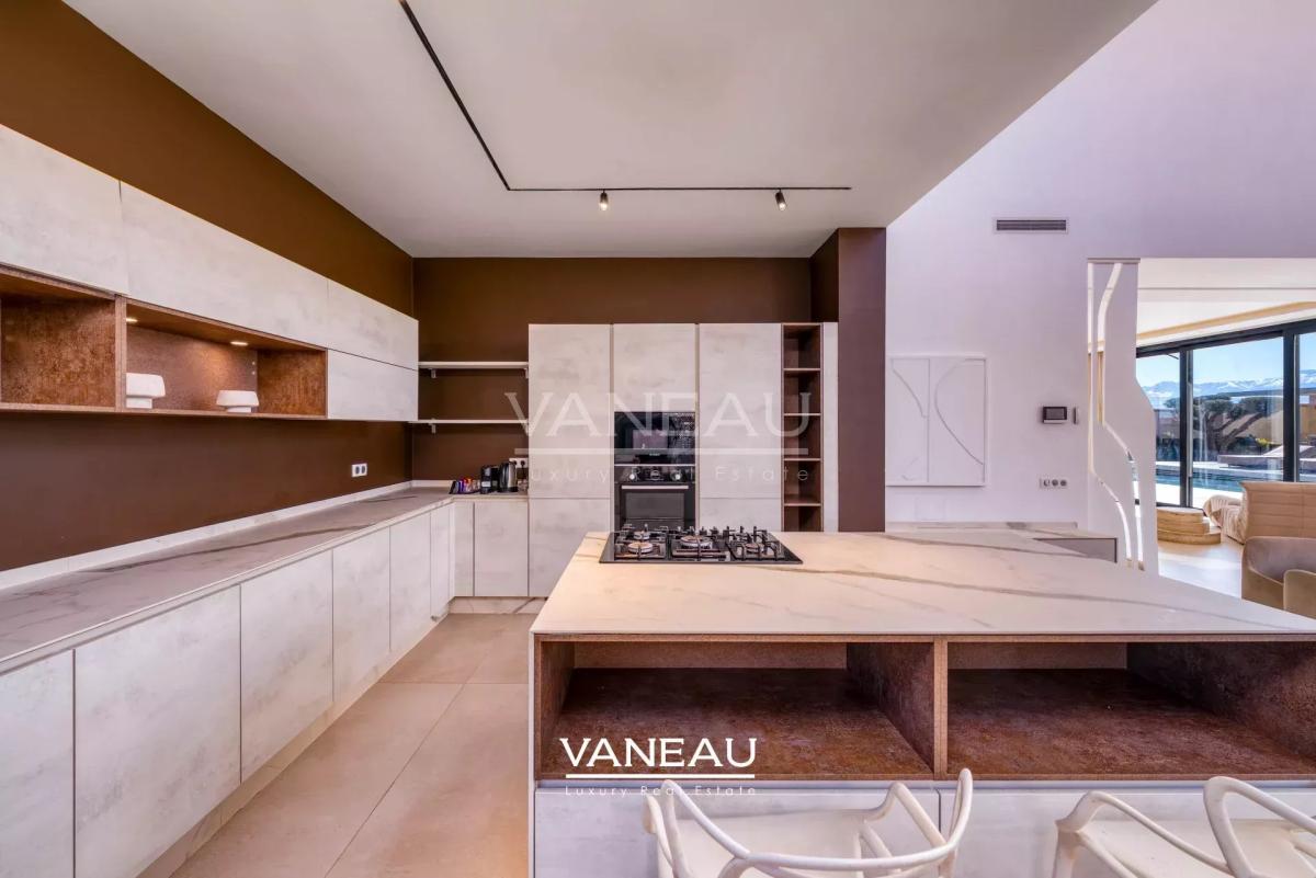 **À Vendre : Villa d’Exception sur le Golf Akenza à Marrakech**