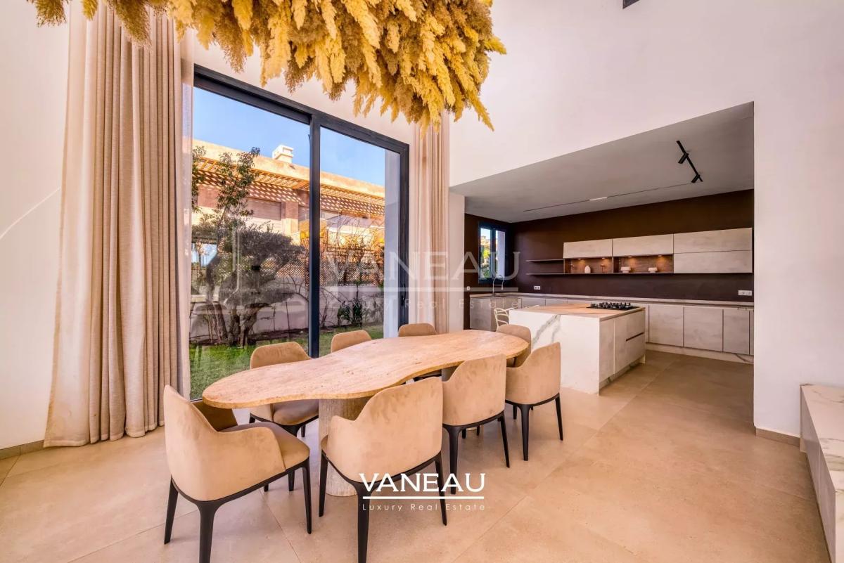 **À Vendre : Villa d’Exception sur le Golf Akenza à Marrakech**