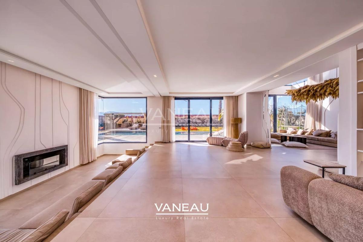 **À Vendre : Villa d’Exception sur le Golf Akenza à Marrakech**