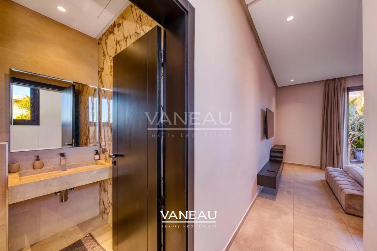 **À Vendre : Villa d’Exception sur le Golf Akenza à Marrakech**