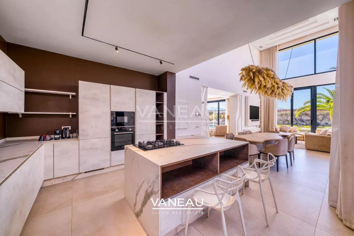 **À Vendre : Villa d’Exception sur le Golf Akenza à Marrakech**