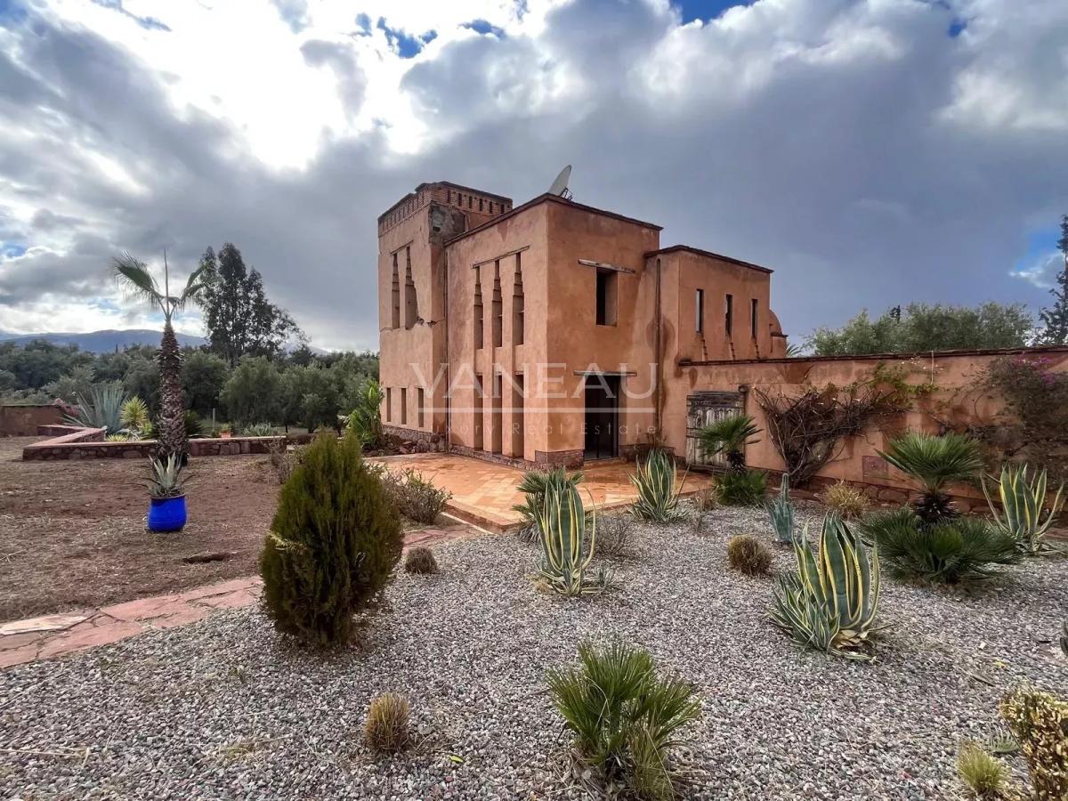 ***Maison VNA sur 6700m² de terrain Rte de l'Ourika***