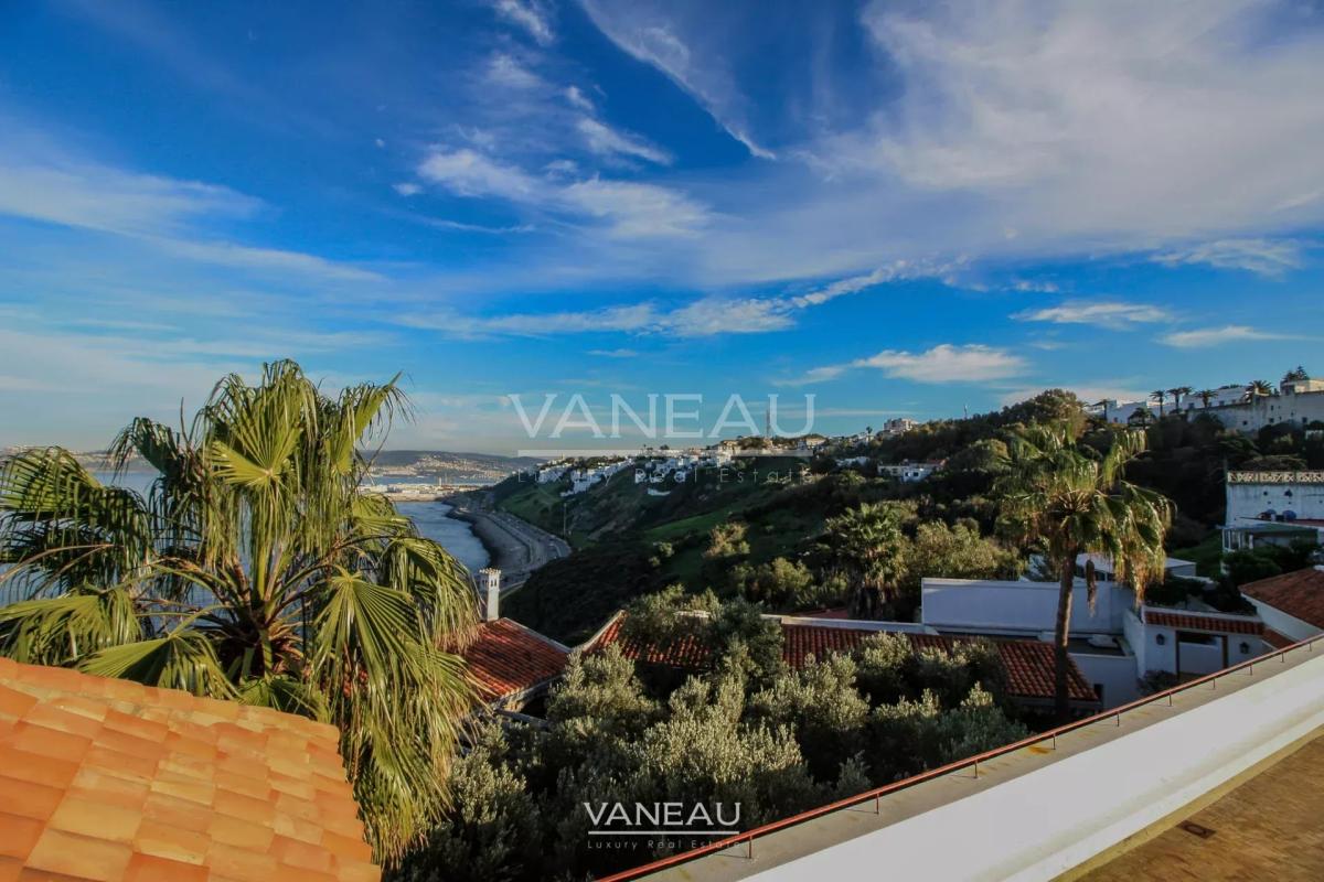SOMPTUEUSE PROPRIÉTÉ DOMINANT LA MER À VENDRE SUR TANGER