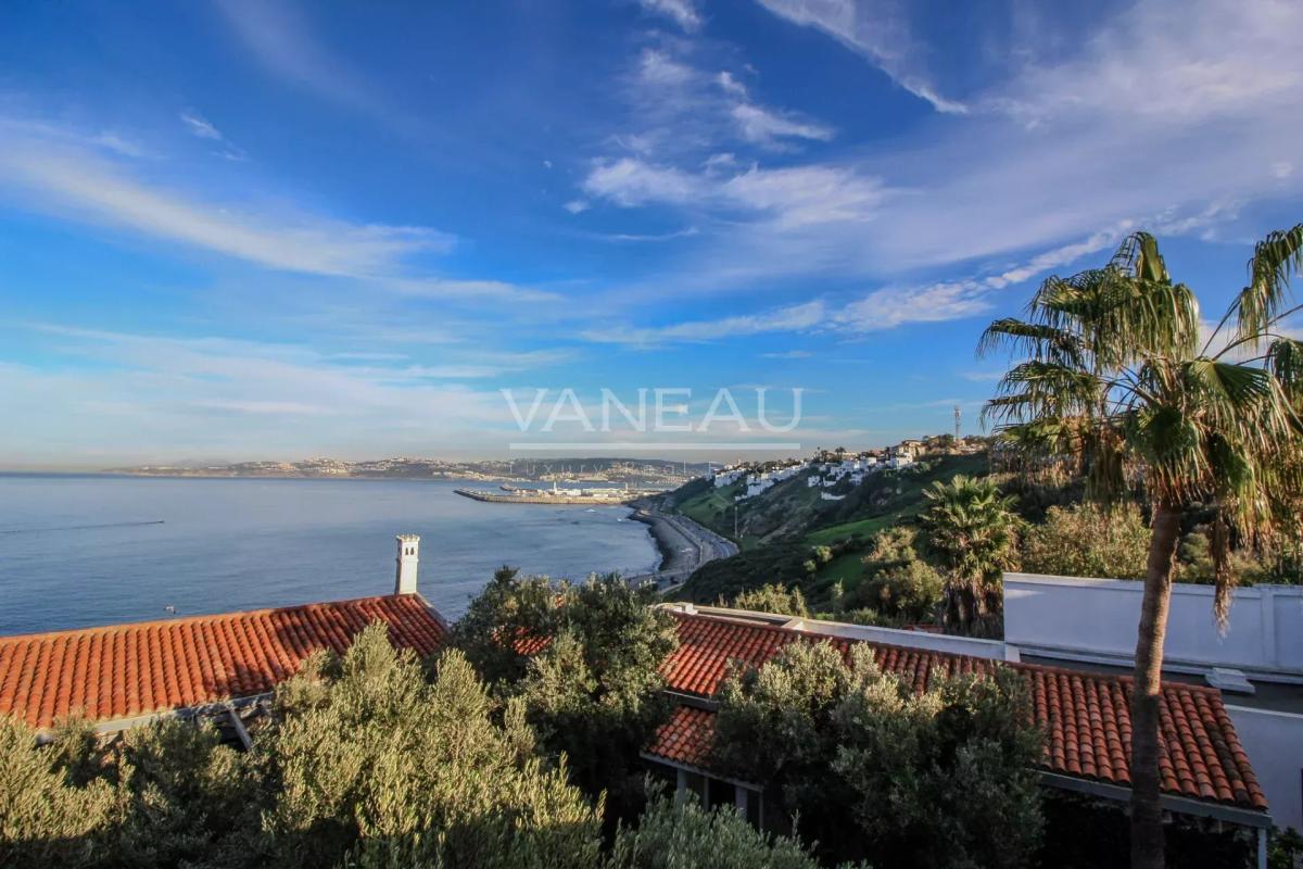 SOMPTUEUSE PROPRIÉTÉ DOMINANT LA MER À VENDRE SUR TANGER