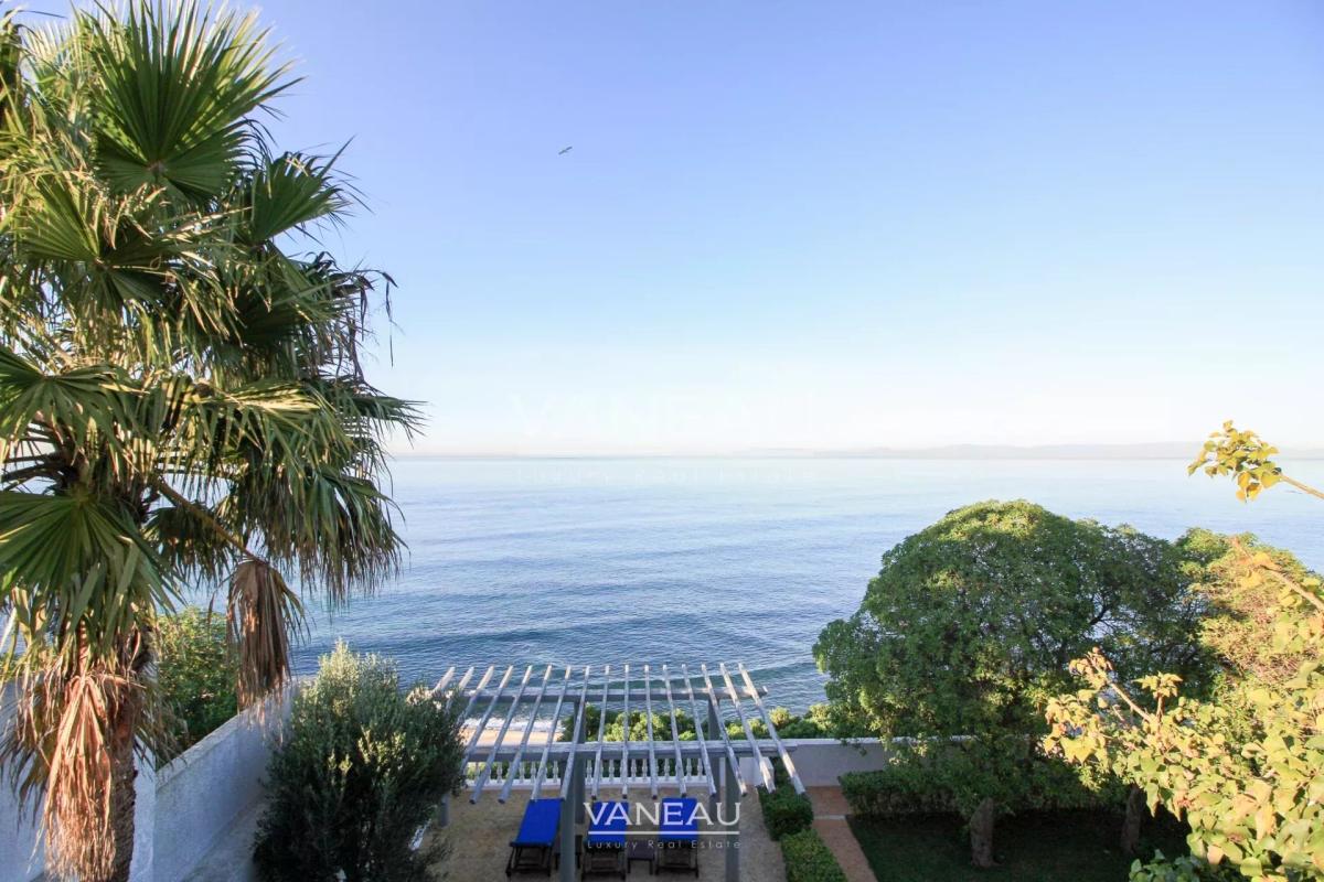 SOMPTUEUSE PROPRIÉTÉ DOMINANT LA MER À VENDRE SUR TANGER