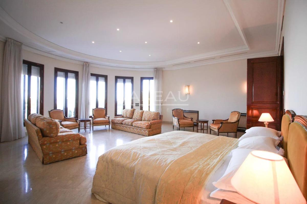 SOMPTUEUSE PROPRIÉTÉ DOMINANT LA MER À VENDRE SUR TANGER